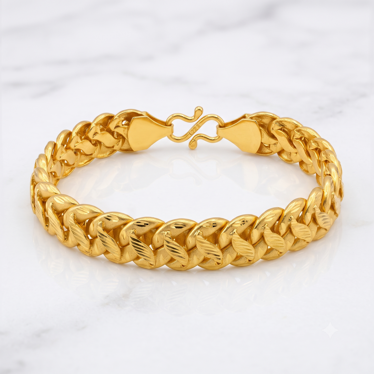 Pokal Bracelet Men | 22 Kt Gold Plated